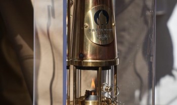 Chama olímpica chega a Marselha em meio à segurança rígida