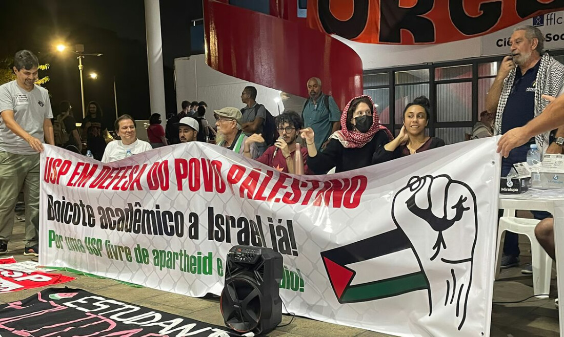 Manifestantes fazem ato pró-Palestina na USP