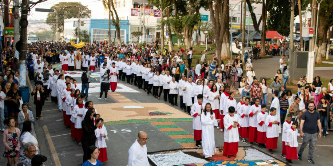 Encontro de Tapetes atrai mais de 10 mil pessoas