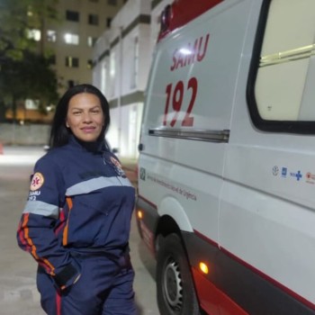 Sem apoio e com 4 filhos, mãe supera fome e retoma estudos