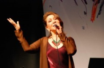 Vânia Bastos canta no Centro Cultural