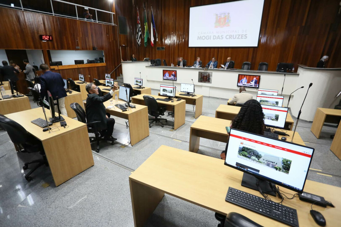 Vereadores cobram ampliação da frota, novas linhas e pavimentação de vias   