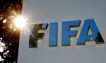 Fifa propõe sanções contra o racismo, incluindo a suspensão da partida