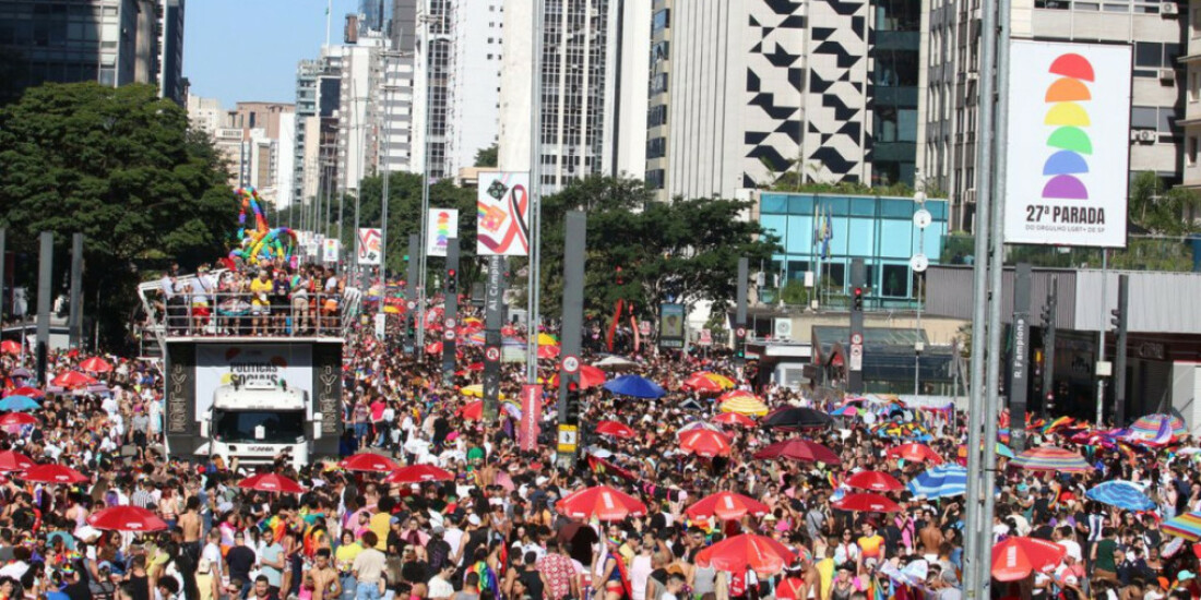 Parada LGBT une luta por políticas e festa na Avenida Paulista