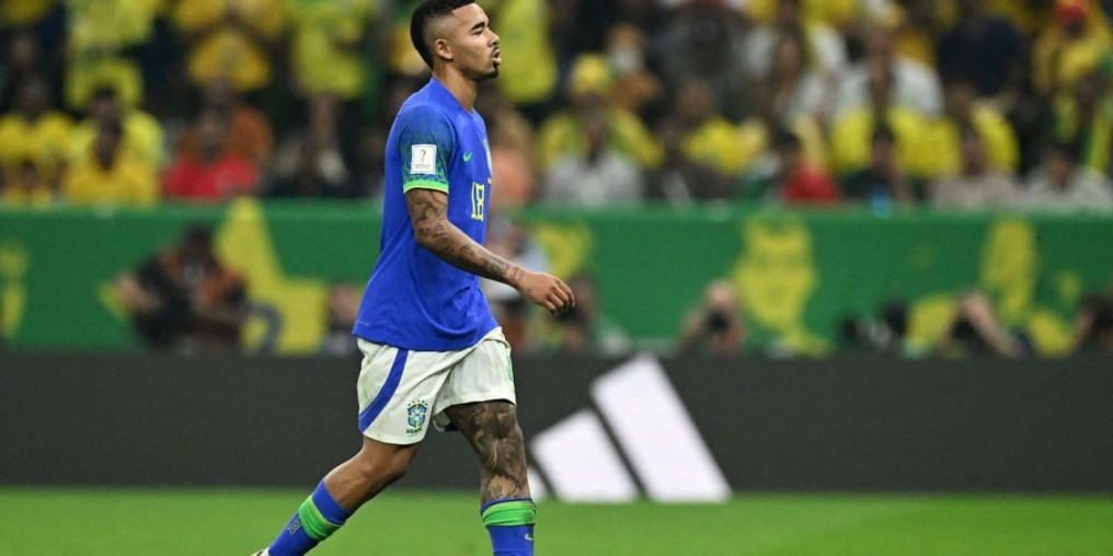Gabriel Jesus opera joelho direito após ser cortado da seleção