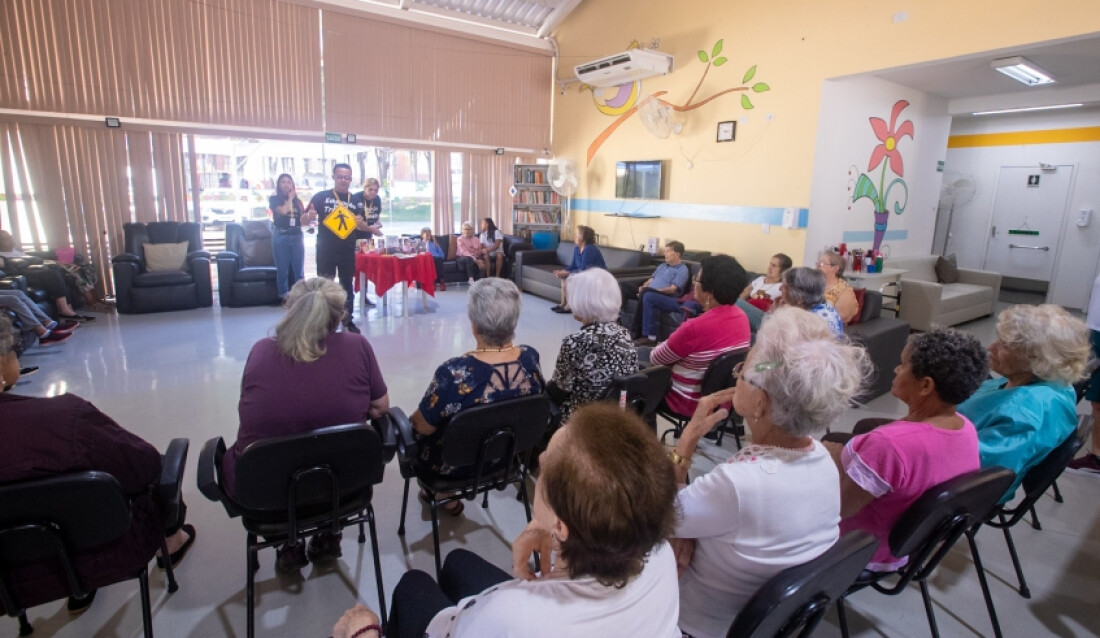Cuidados para os idosos no trânsito fecham semana do Maio Amarelo