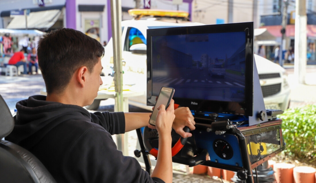 Simulador de Distração alerta para riscos de utilização do celular ao volante 