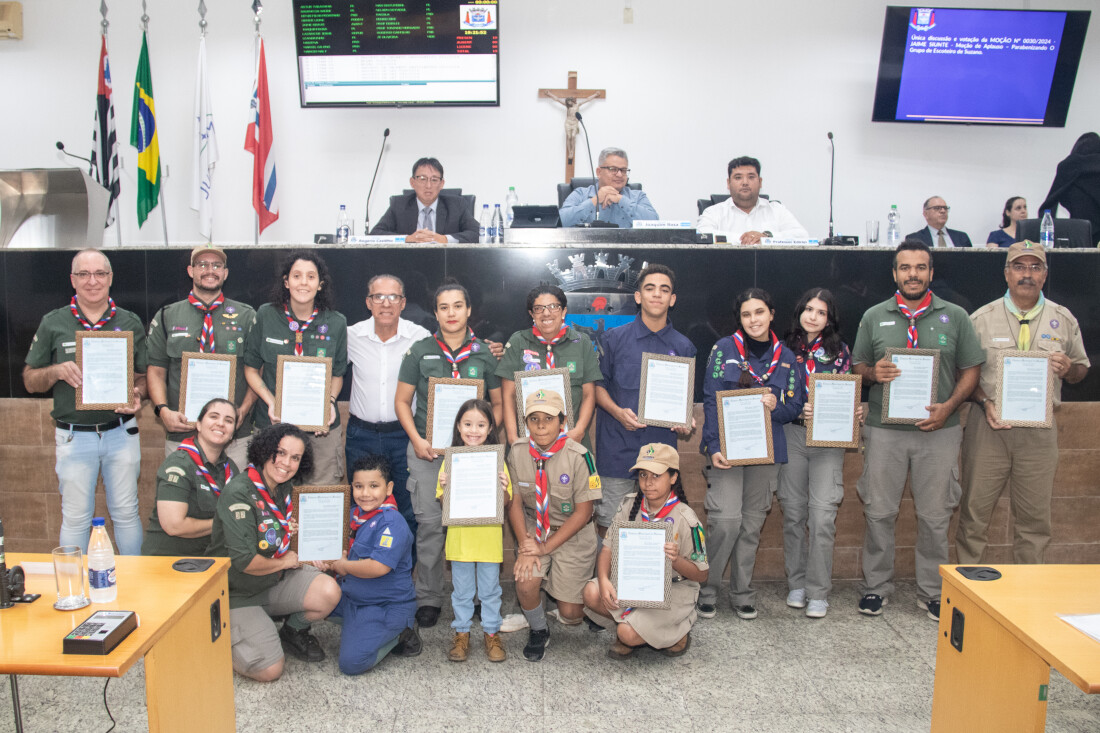 Grupo Escoteiro Suzano recebe homenagem na Câmara