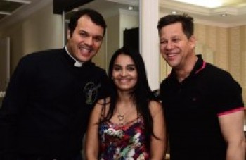 Filló recebe padre cantor
