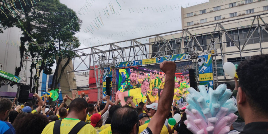Brasil goleia e se garante para as quartas de final da Copa