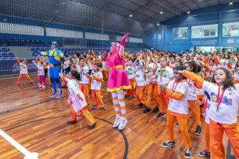 ‘Mundo de Kaboo’ promove atividades lúdicas e esportivas com alunos de Guararema