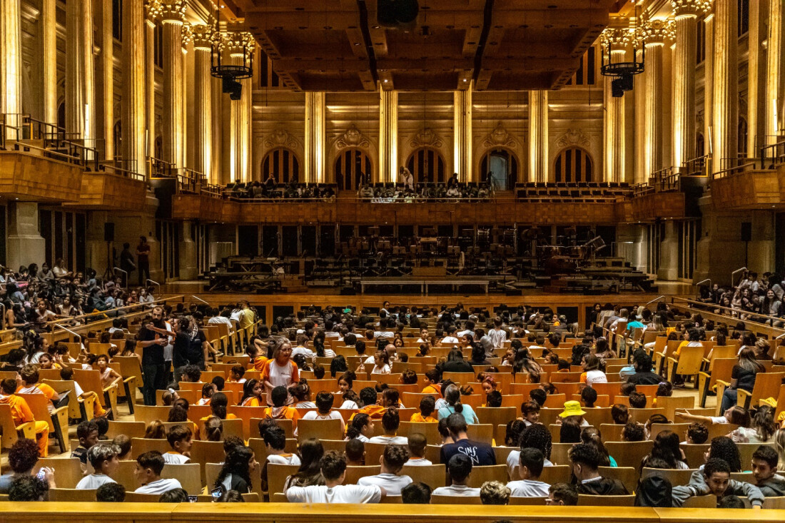 Educação de Guararema leva alunos para espetáculo na Sala São Paulo