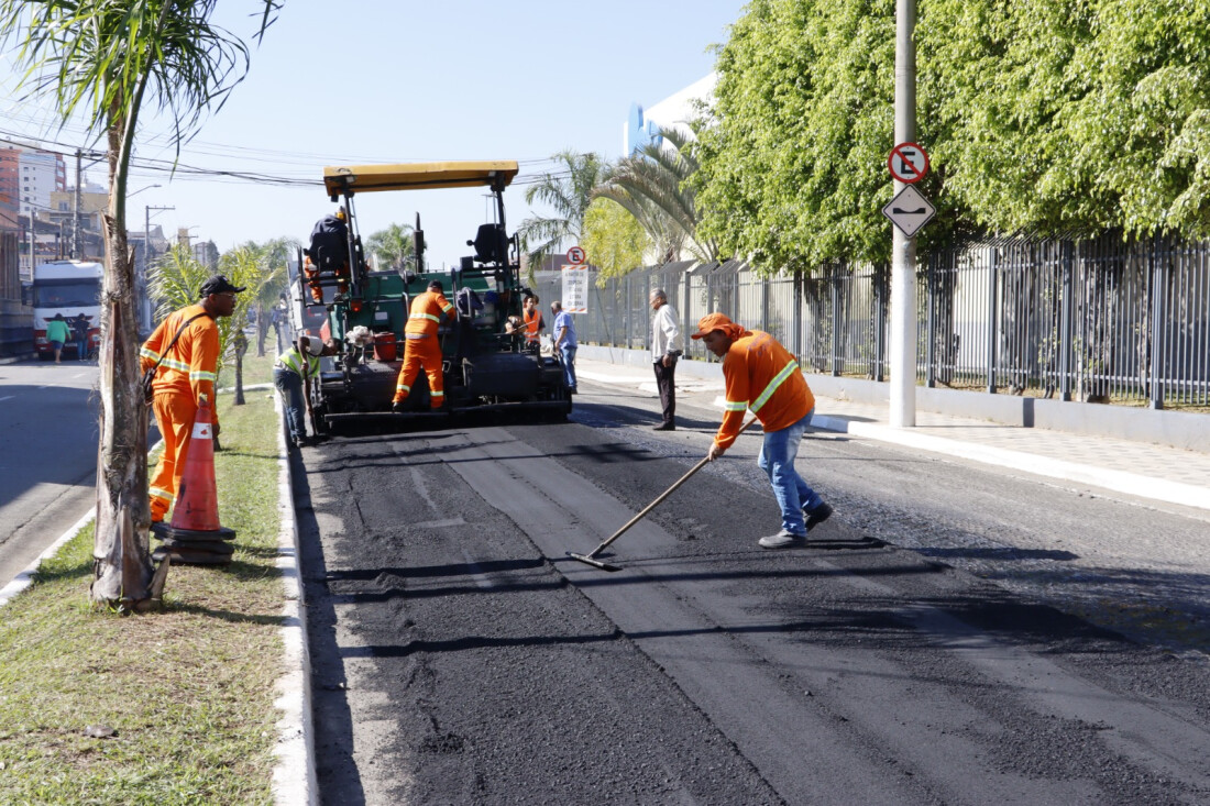 Trecho da rua Sete Setembro, em Suzano, recebe nova pavimentação
