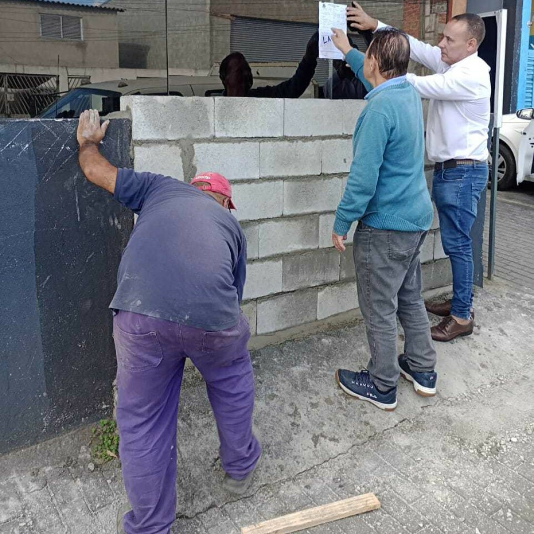 Fiscais interditam bar por perturbação do sossego e falta de documentação