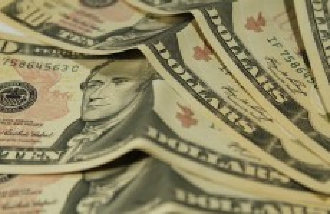 Após recorde, dólar fecha a R$ 3,99