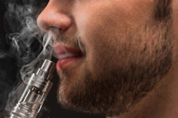 Usuários de vape têm mais nicotina no organismo que fumantes de cigarro comum