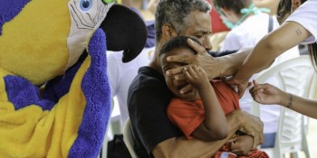 Animais "ajudam" na vacinação de crianças no zoológico de Brasília
