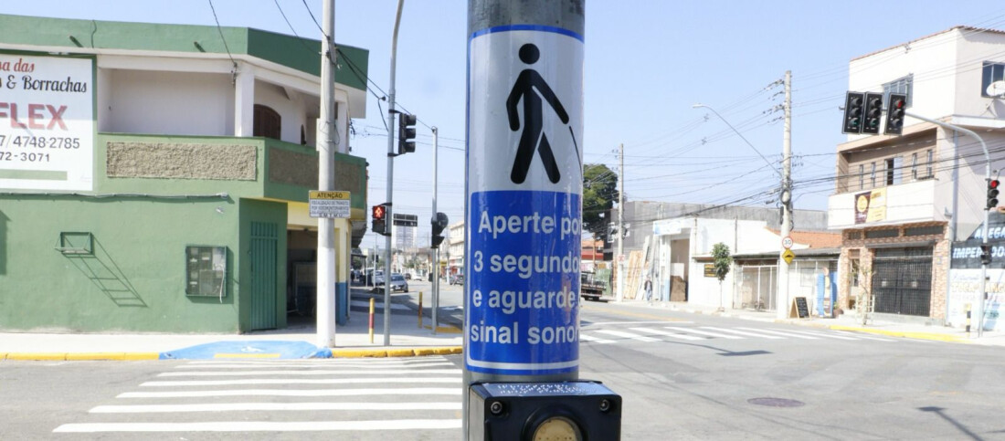 Cruzamento do Jardim Imperador ganha semáforo com alerta sonoro 