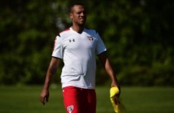 Luis Fabiano recebe alta, mas desfalca o São Paulo