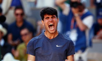 Alcaraz elimina Sinner e chega à primeira final em Roland Garros