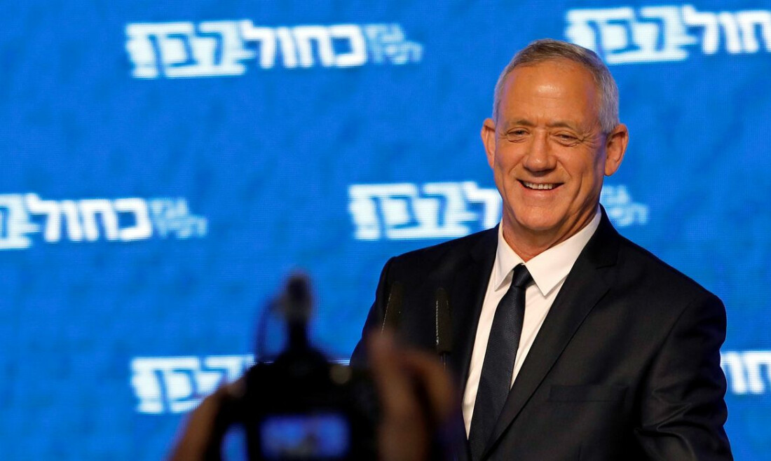 Ministro israelense renuncia com críticas a governo de emergência