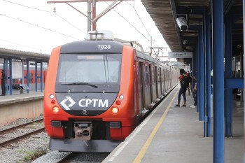 Trens da linha 12 da CPTM voltam a parar na Estação Engenheiro Manoel Feio