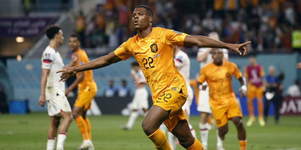 Holanda bate EUA e conquista primeira vaga nas quartas da Copa