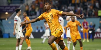 Holanda bate EUA e conquista primeira vaga nas quartas da Copa