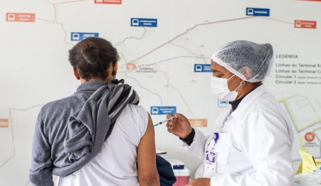 Longe de atingir meta, vacinação contra gripe segue na região