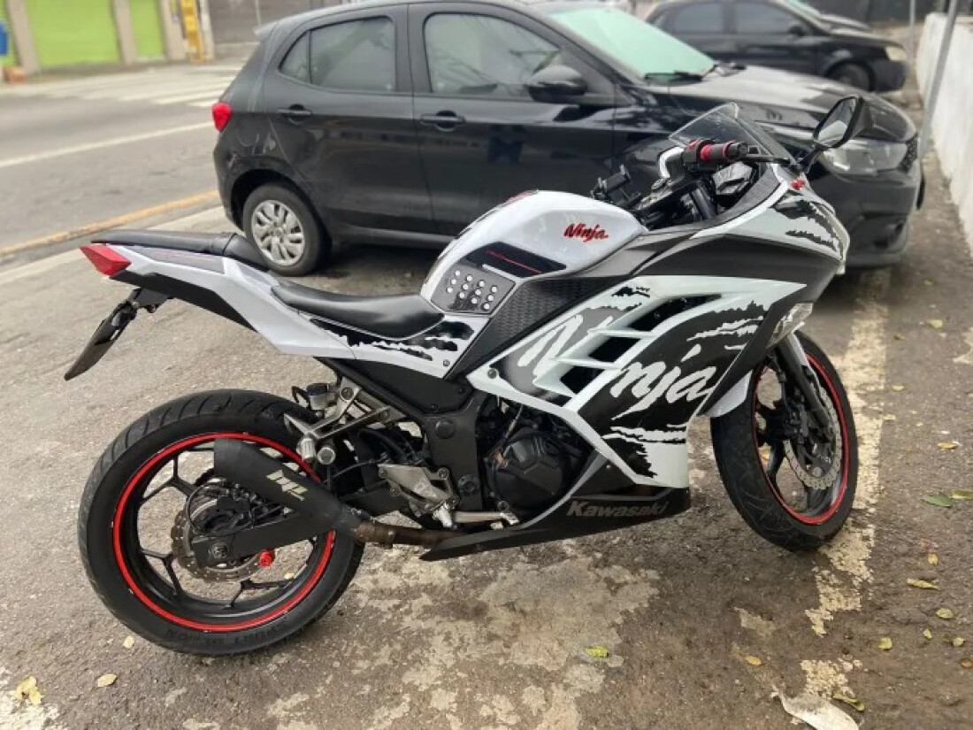 Adolescentes de 16 anos são apreendidos por roubo e receptação de moto de luxo em Poá