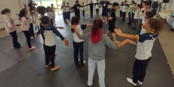Alunos de escolas municipais participam de oficinas circenses