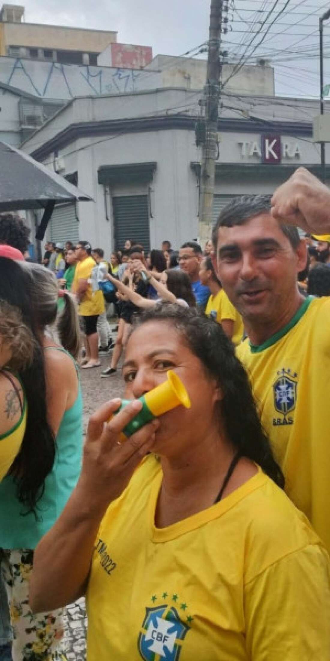 Torcida acompanha avanço do Brasil para as oitavas da Copa