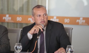 Presidente do Solidariedade entrega-se à PF após três dias foragido