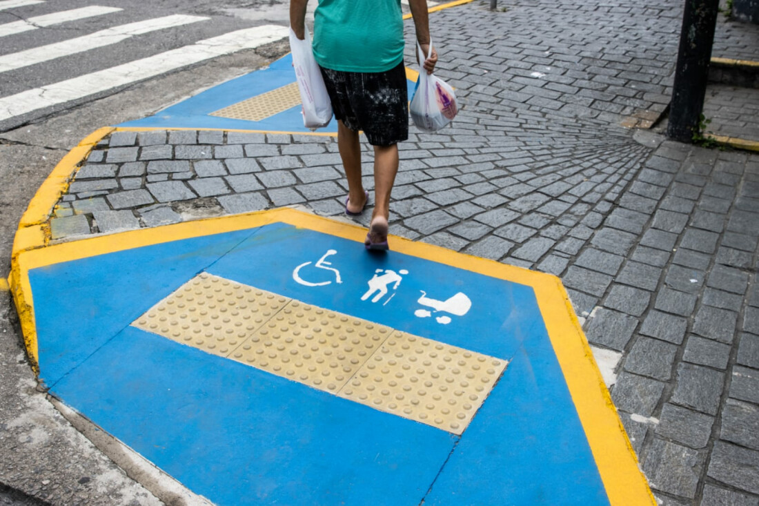 Itaquá investe em acessibilidade e instala 495 rampas em espaços públicos