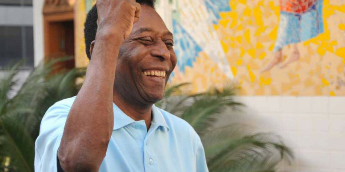 Pelé agradece mensagens de apoio após internação
