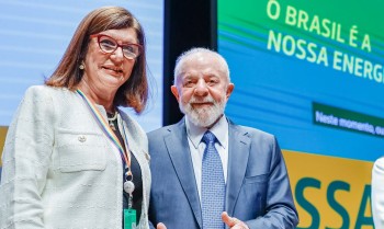 Lula defende Petrobras lucrativa e líder da transição energética