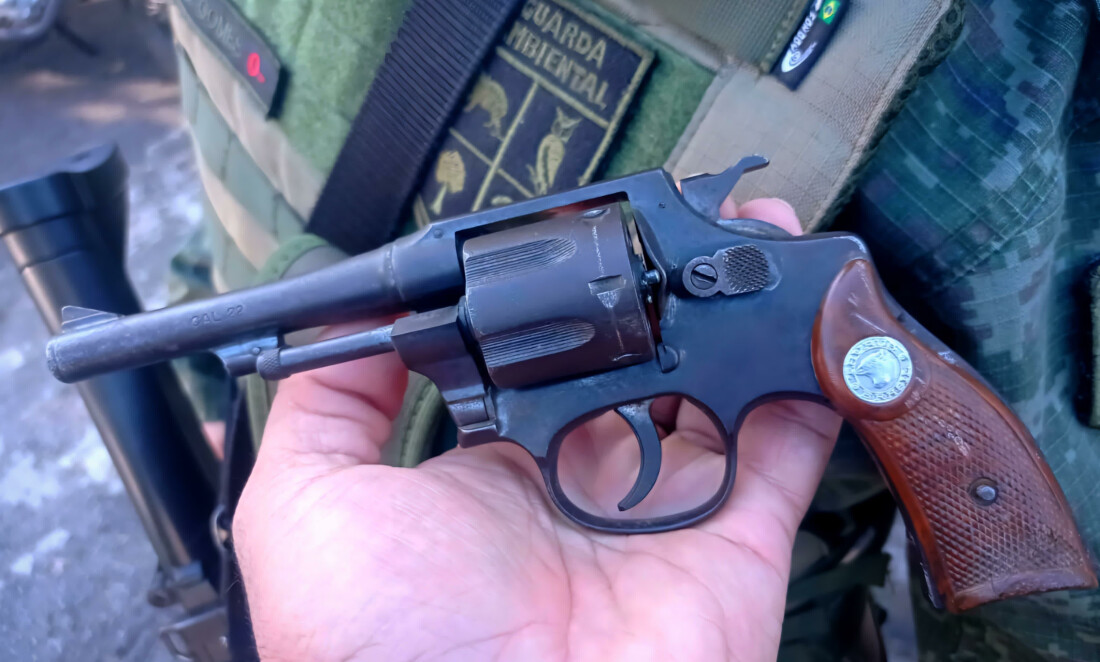 GCM de Itaquá recupera motos roubadas e apreende arma calibre 22