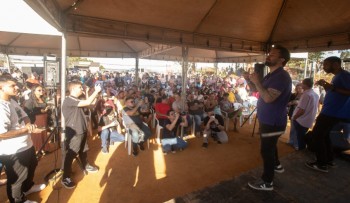 Mogi entrega títulos de regularização e inicia obras na Chácara Santo Ângelo 