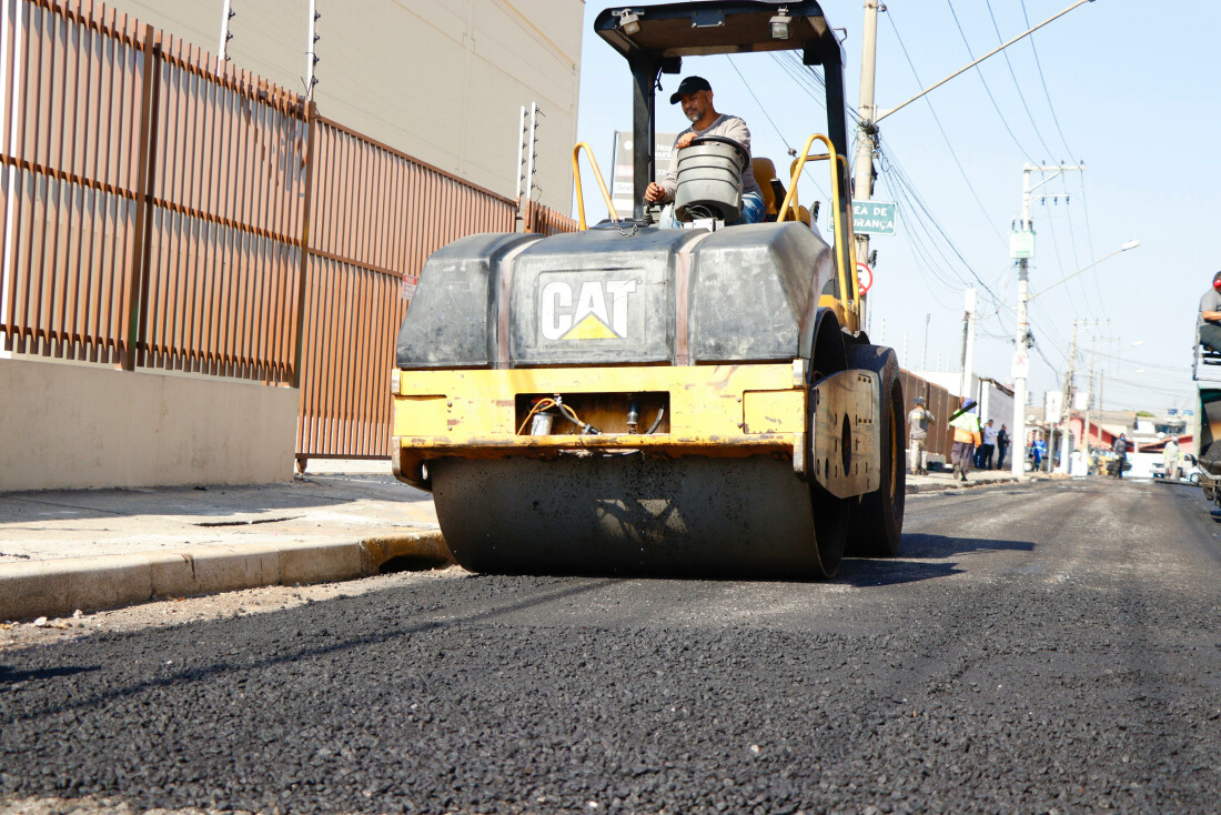 Obras na Vila Figueira, em Suzano, preparam cinco ruas para receber novo asfalto