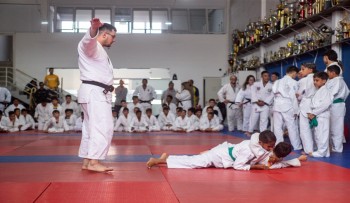 Equipe feminina do Cempre José Limongi é bicampeã do judô no Pequenos Esportistas