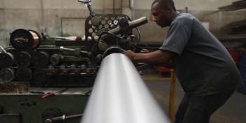 Variação positiva do PIB é influenciada por serviços e indústria