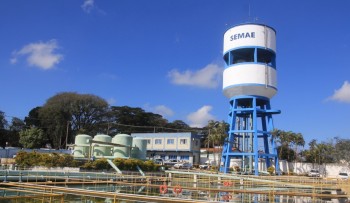 Semae faz reparo emergencial para conter vazamento na Vila Paulista nesta quarta