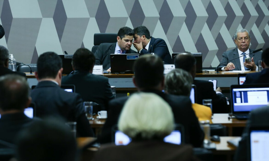 CCJ do Senado adia votação da PEC que altera regime jurídico do BC