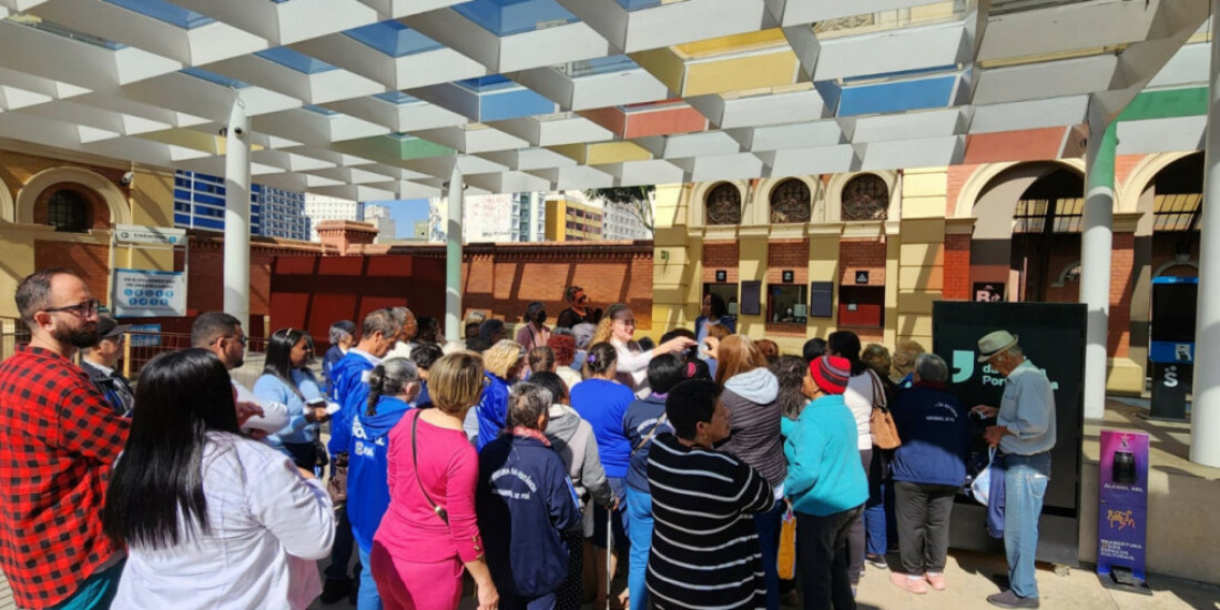 Idosos de Poá visitam o Museu da Língua Portuguesa