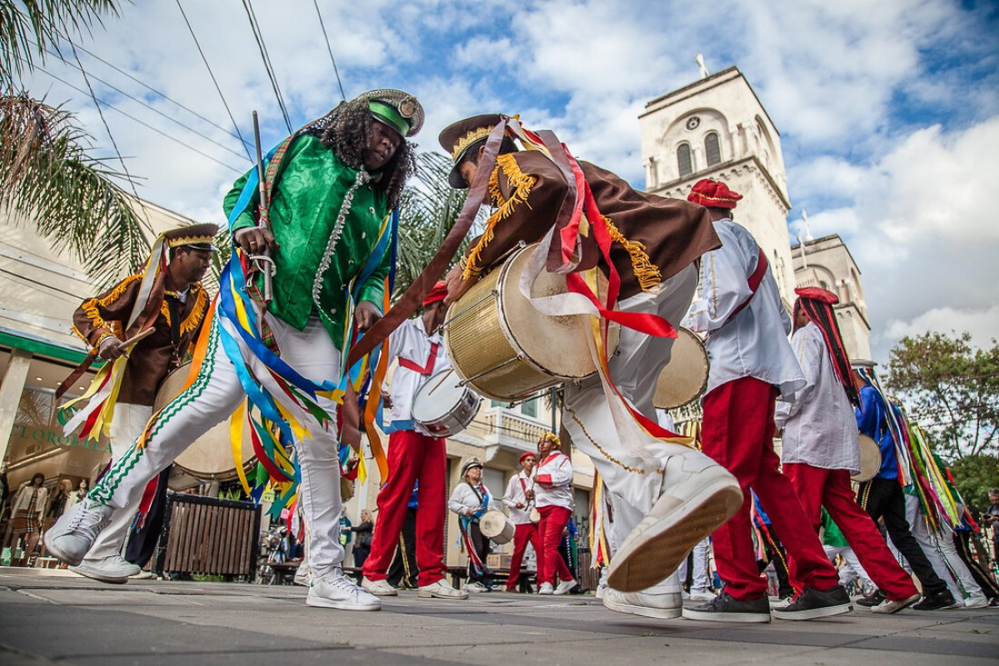 'Cores da Fé': exposição em cartaz na escola AJPS mistura fé e tradição