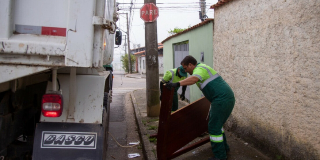 Operação Cata-Tranqueira atende área central, Vila Oliveira e Socorro