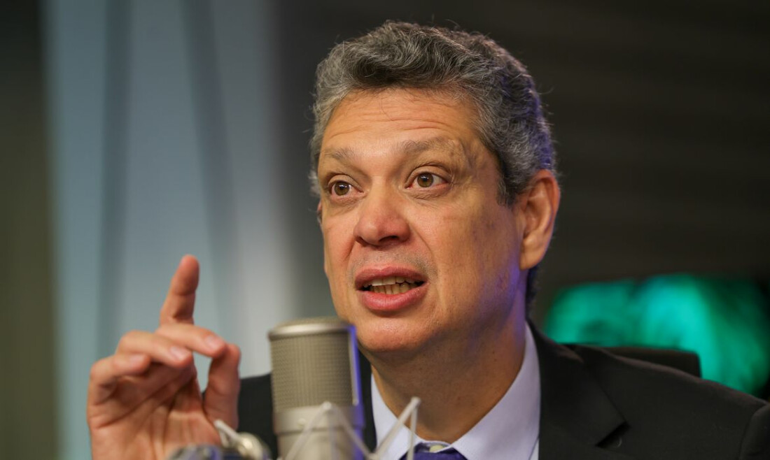 Críticas fortalecem construção de políticas públicas, avalia ministro