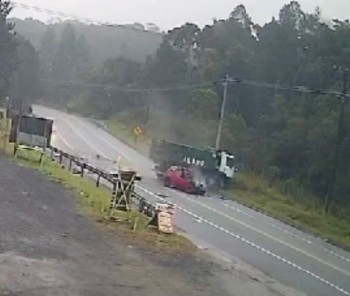 Acidente na rodovia Mogi-Bertioga deixa três mortos na manhã deste sábado