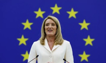 Roberta Metsola é reeleita presidente do Parlamento Europeu