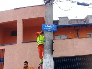 Região norte de Suzano receberá 41 placas de identificação de ruas e praças 